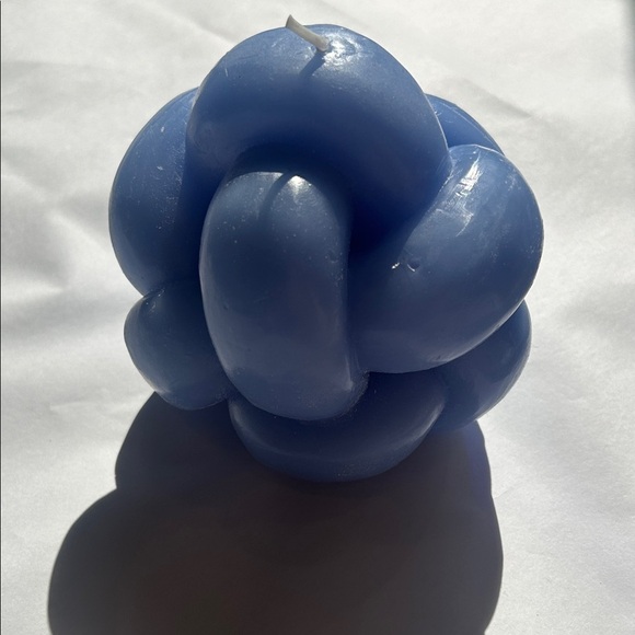 Room Essentials Blue Knot Pop Art Home Decor Candle New 24.2 oz - Picture 5 of 7